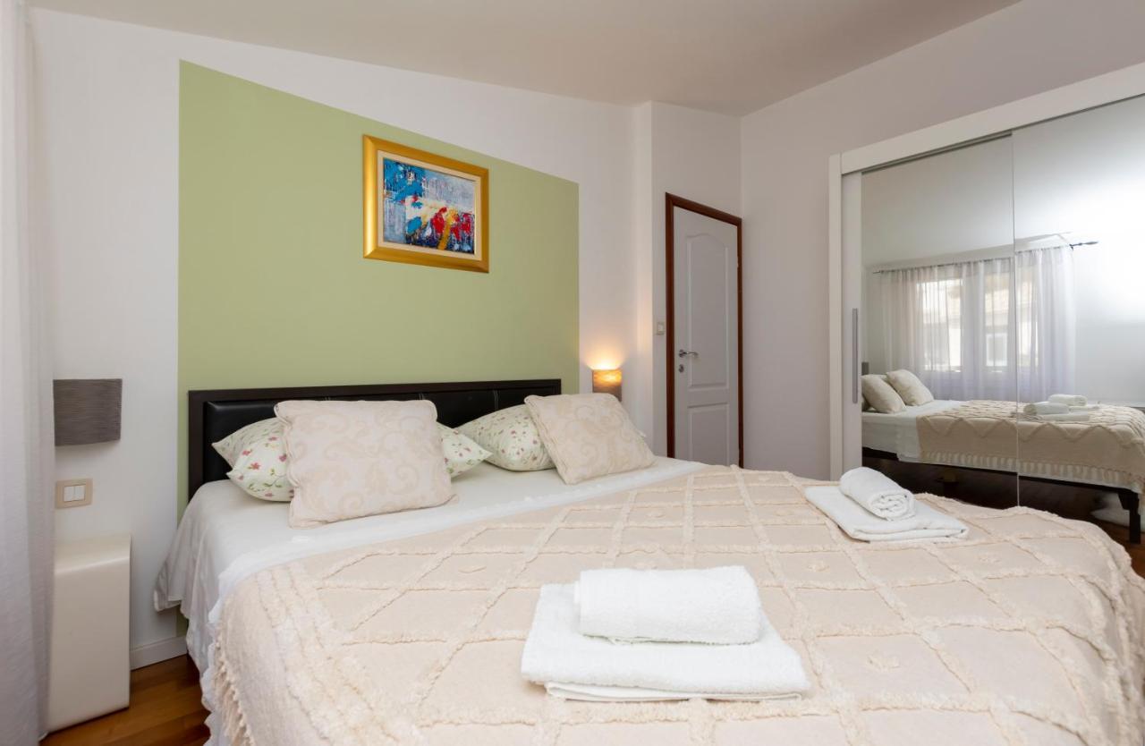Apartments Villa White House Omiš Eksteriør billede