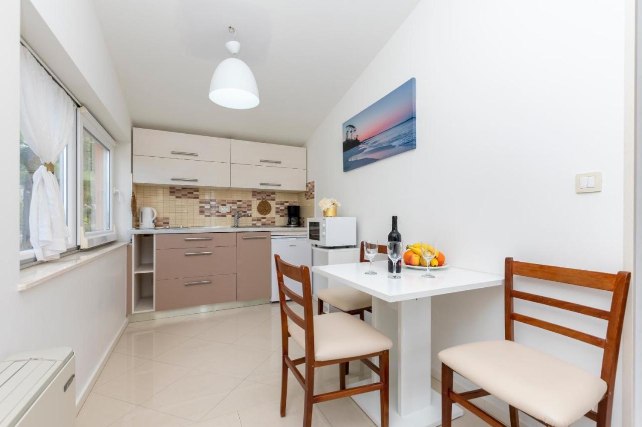 Apartments Villa White House Omiš Eksteriør billede