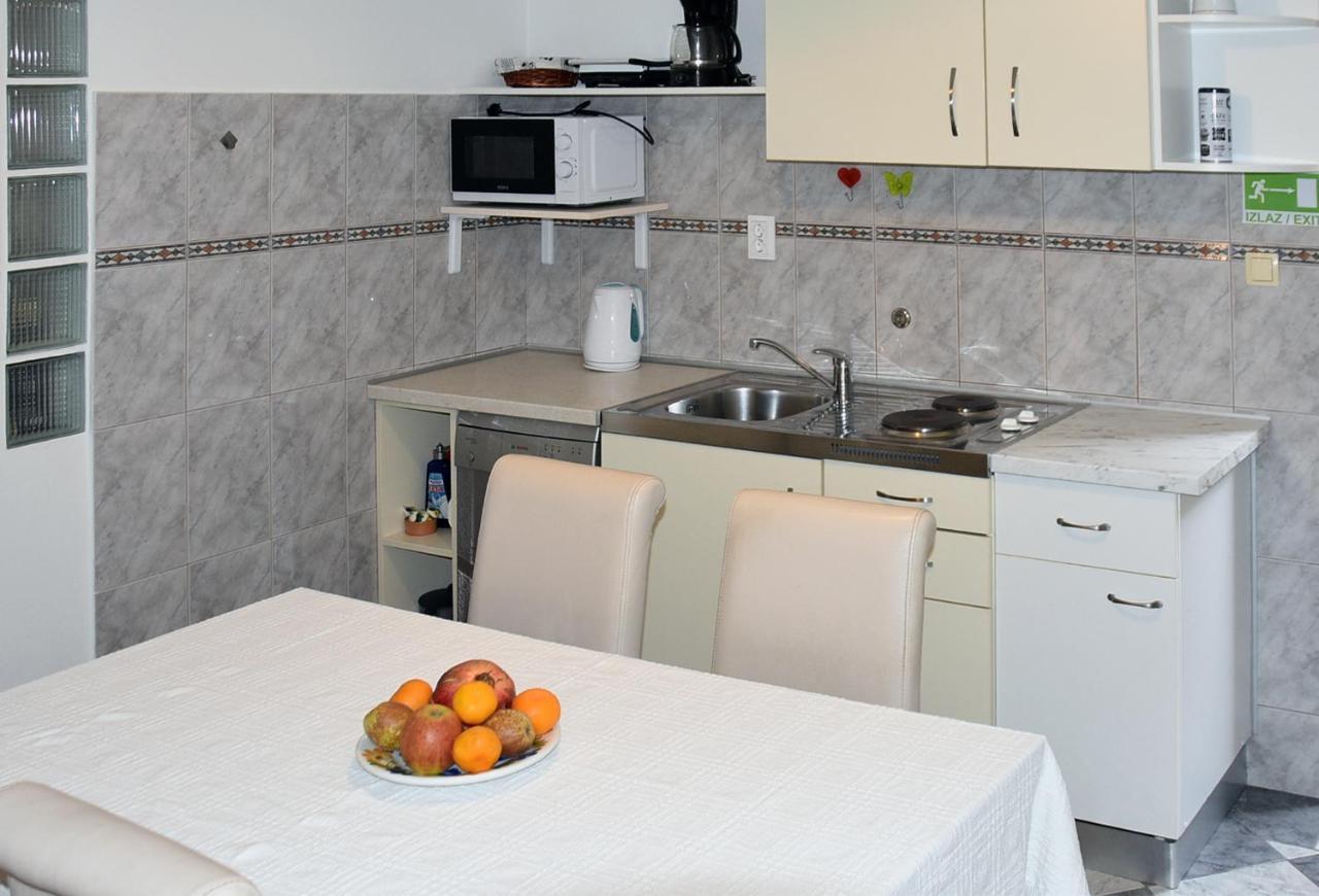 Apartments Villa White House Omiš Eksteriør billede