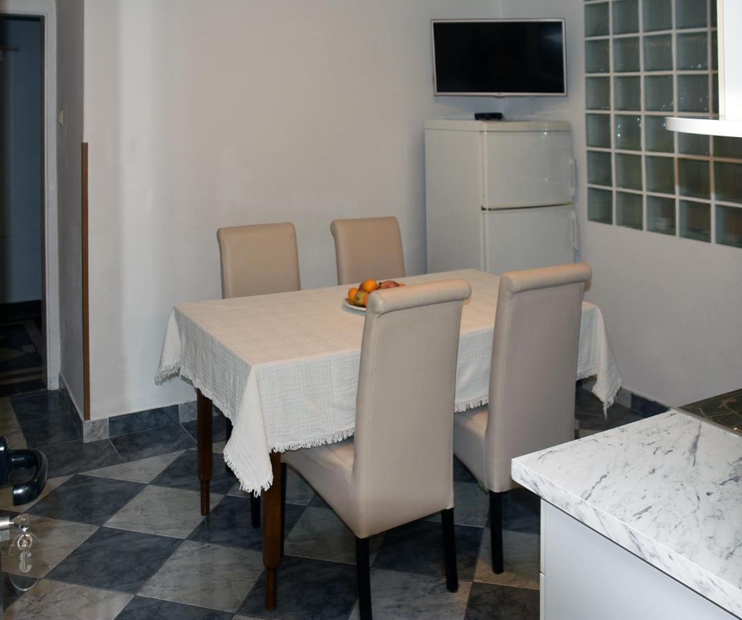 Apartments Villa White House Omiš Eksteriør billede